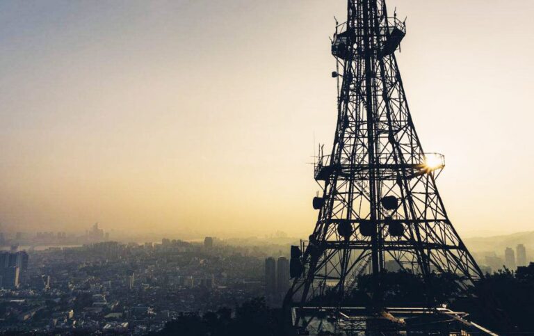 ? What type of cell phone communication tower ? How to Building Tower 1 CELL PHONE communicationsTOWER 1024x644 1